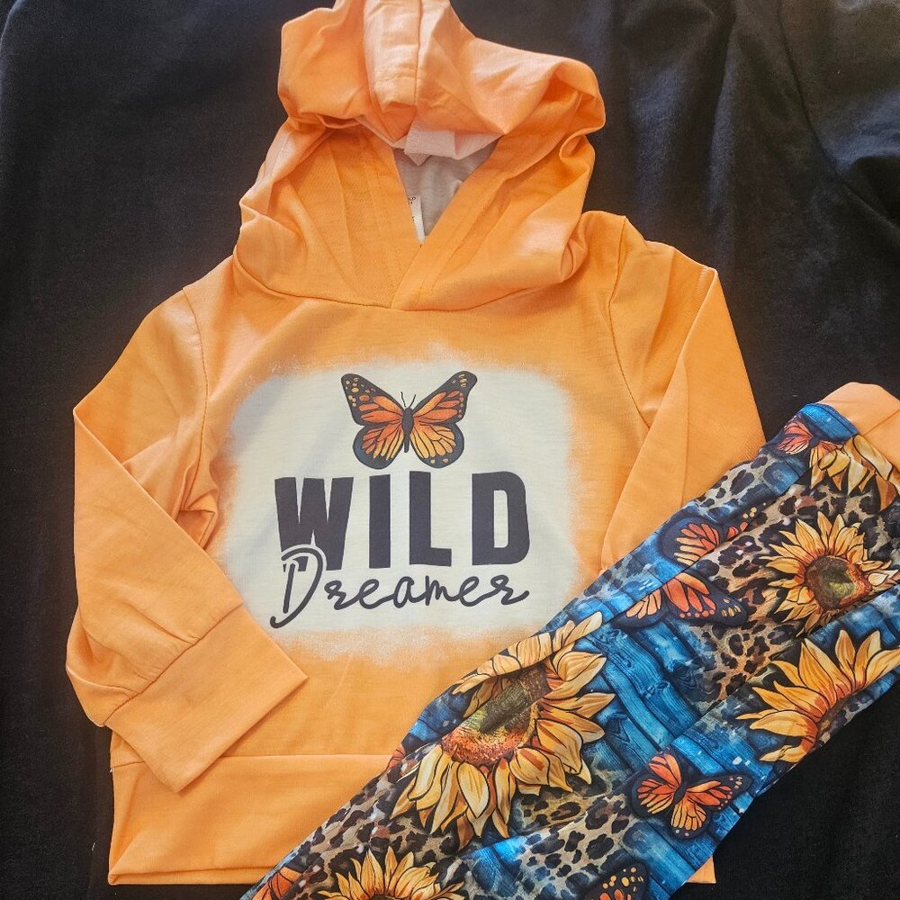 Girl's Wild Dreamer Long Sleeve T-Shirt w/Hood and Trouser Set